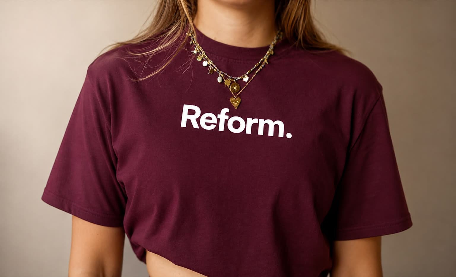 T-shirt Reform bordeaux porté au studio de Pilates